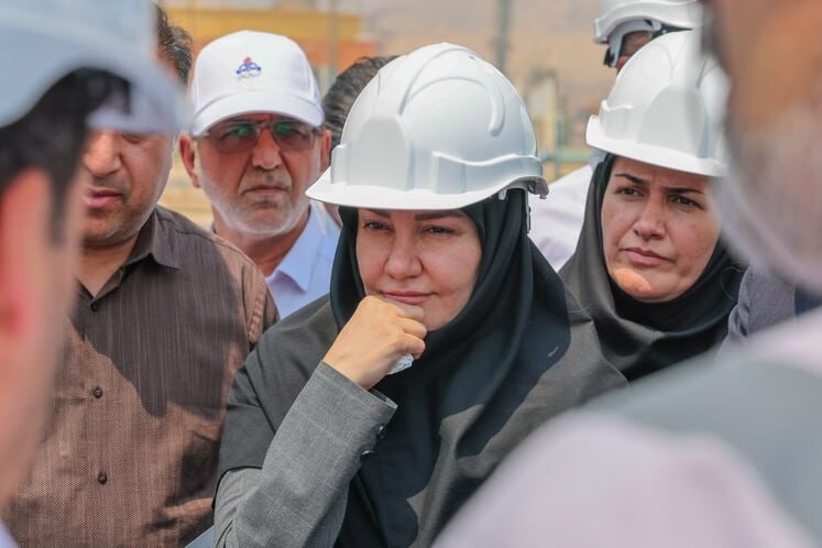بازدید معاون وزیر نفت از شهرک نفت جم و دیدار با خانواده کارکنان