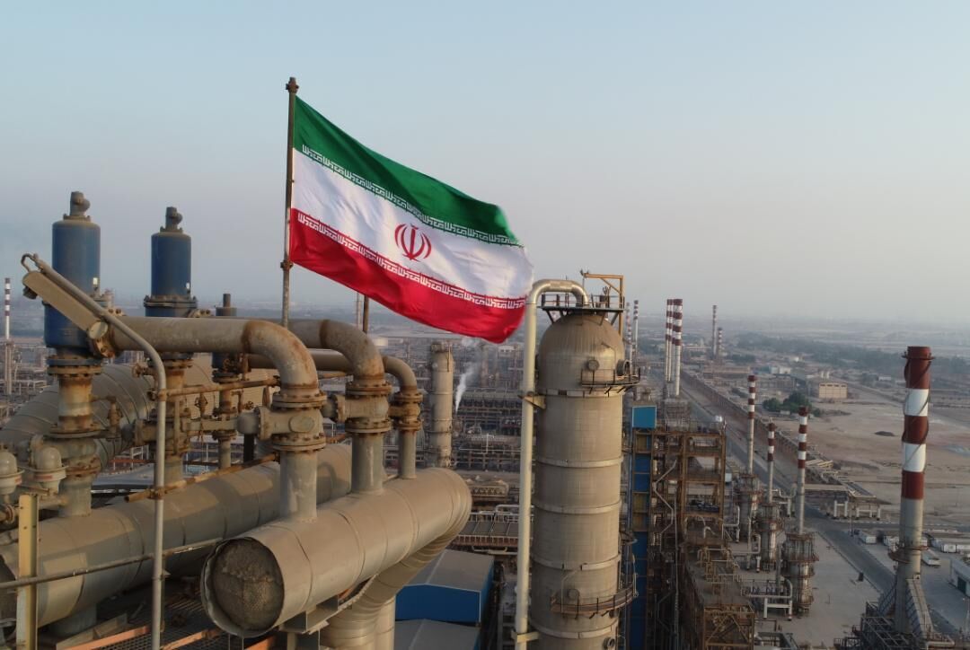 به گزارش پترو جنوب  به نقل از شانا، یکی از مهم‌ترین ویژگی‌های صنعت نفت، پویایی و تحرک این صنعت است، اما برای پویایی این صنعت سرمایه و فناوری نیاز است. با توجه به این مهم، با روی کار آمدن دولت چهاردهم، توجه به اتمام پروژه‌های نفتی پراهمیت و آغاز پروژه‌های جدید با هدف افزایش ظرفیت تولید در اولویت قرار گرفت.