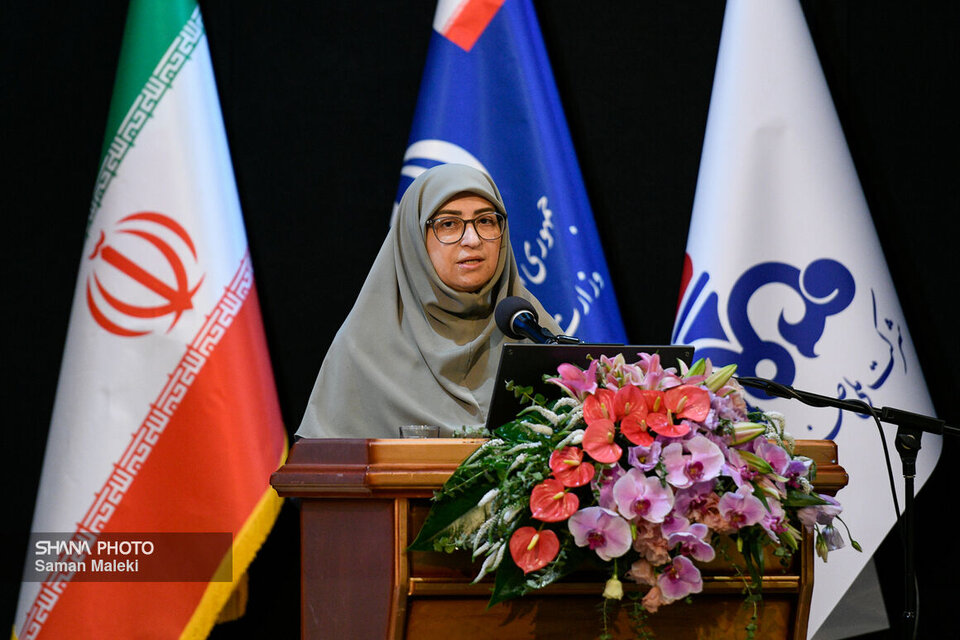 به گزارش پترو جنوب به نقل از شانا، شینا انصاری امروز (شنبه، ۱۵ شهریور) در همایش «بحران آلودگی پلاستیک، چالش‌ها و فرصت‌های نوین» با بیان اینکه آلودگی پلاستیک به‌عنوان یکی از معضلات جهان کنونی مطرح است، اظهار کرد: در طول چند سال گذشته تلاش‌هایی در سطح جهان انجام شده است تا در مصرف پلاستیک محدودیت‌هایی ایجاد شود.