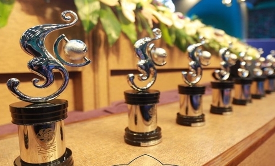 به گزارش پتروجنوب: ناصر مرادی در گفت‌وگو با سازمان توسعه تجارت ایران، صادرات را موتور محرک تولید دانست و افزود: صادرات، یکی از ارکان اصلی تولید است و انگیزه تولید را برای تولیدکنندگان دوچندان می‌کند؛ در واقع با رونق صادرات علاوه بر رضایت تولیدکنندگان زمینه اشتغال‌ ودرآمدزایی در کشور نیز فراهم می‌شود.