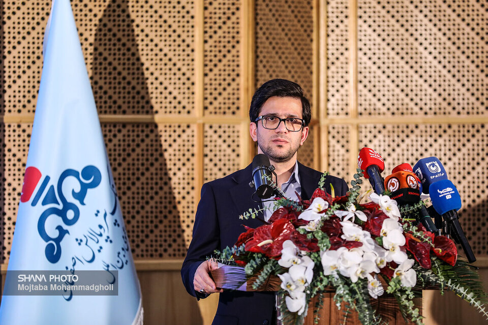 به گزارش پتروجنوب به نقل از شانا، محمدصادق عظیمی‌فر روز (پنجشنبه، ۱۳ شهریور) در آیین بهره‌برداری از طرح ارتقای کیفی نفت سفید پالایشگاه اصفهان (KHT) با بیان اینکه وابستگی برخی پالایشگاه‌ها به منابع آبی از جمله زاینده‌رود که طی سال‌های اخیر با کاهش جریان آب روبه‌رو بوده، ضرورت اجرای طرح‌های انتقال و تأمین پایدار آب را بیش از گذشته آشکار کرده است، گفت: خوشبختانه در این زمینه اقدام‌های مؤثری با همکاری دستگاه‌های ذی‌ربط و حمایت استانداری اصفهان انجام شده است.