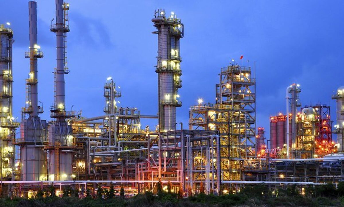 به گزارش پترو جنوب به نقل از شرکت مجتمع گاز پارس جنوبی، غلامعباس حسینی مدیرعامل شرکت مجتمع گاز پارس جنوبی در نشست بررسی پروژه‌های راهبردی با حضور مدیر هماهنگی و نظارت بر تولید شرکت ملی گاز ایران با تأکید بر اهمیت آمادگی کامل برای فصل سرما گفت: کارکنان و متخصصان مجتمع گاز پارس جنوبی با روحیه‌ای جهادی و تعهد ملی برای مقابله با هرگونه تهدید دشمن و حفاظت از سرمایه‌های ارزشمند کشور در آماده‌باش کامل قرار دارند.