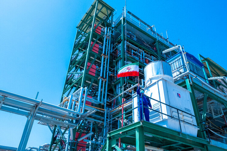 به گزارش پترو جنوب به نقل از شرکت ملی صنایع پتروشیمی، در اقدامی مشترک میان شرکت پژوهش و فناوری پتروشیمی و شرکت پتروشیمی ایلام همسو با تجاری‌سازی کاتالیست بومی SAZ-201، برای نخستین بار محصول پلی‌اتیلن سنگین در واحد صنعتی مجتمع پتروشیمی ایلام با این کاتالیست تولید شد.