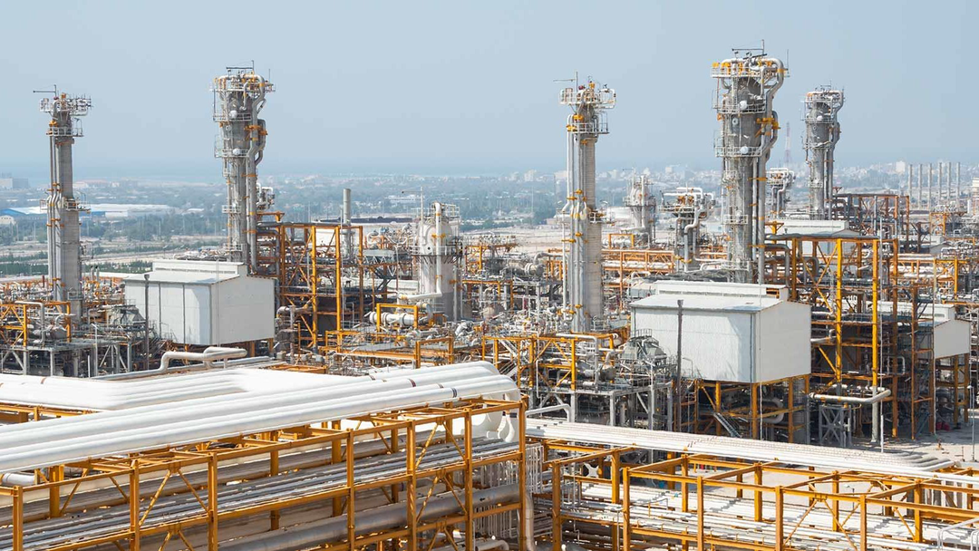 به گزارش پتروجنوب به نقل از مجتمع گاز پارس جنوبی، مهرداد عبدی با اشاره به دریافت بیش از ۹ میلیارد مترمکعب گاز ترش از سکوهای دریایی و تزریق بیش از ۷.۵ میلیارد مترمکعب گاز شیرین از پالایشگاه هفتم به شبکه سراسری در نیمه نخست امسال گفت: این اقدام حیاتی نقش مهمی در تضمین پایداری انرژی و تأمین مستمر سوخت بخش‌های صنعتی، خانگی و تجاری دارد.