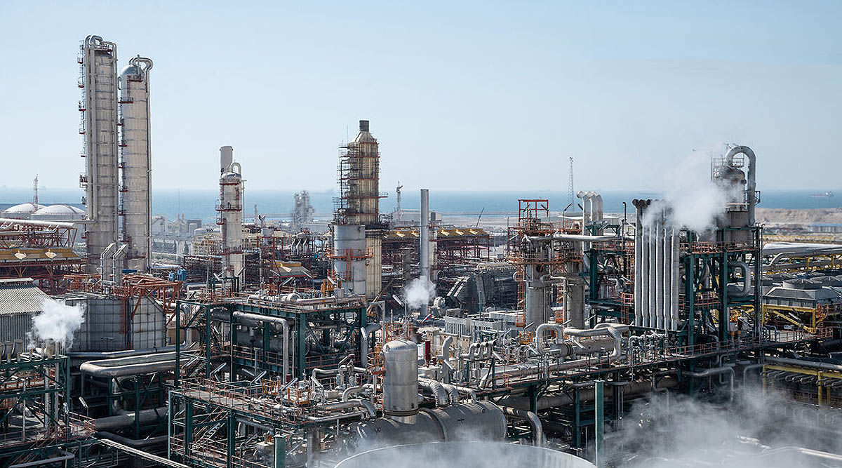 به گزارش پترو جنوب به نقل از تسنیم، حسین علیمراد،مدیر برنامه‌ ریزی و توسعه شرکت ملی صنایع پتروشیمی اظهار داشت: توسعه سبد مشتریان نیاز به همکاری مستقیم، نزدیک و هم‌افزایی هلدینگ‌ها و شرکت‌های تولیدی صادرکننده با دستگاه دیپلماسی کشور دارد و تلاش شرکت ملی صنایع پتروشیمی بر متنوع‌سازی سبد مشتری‌ها و بازارهای خارجی است.