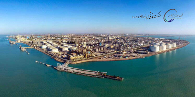 به گزارش پتروجنوب به نقل از پتروچی، در نیمه نخست سال ۱۴۰۴، پتروشیمی بندر امام با اتکا به برنامهریزی و سرمایهگذاری هدفمند، بیش از دو میلیون تن خوراک دریافت کرد و با رشد ۱۲ درصدی نسبت به مدت مشابه سال قبل، بالاترین میزان خوراک دریافتی در هشت سال اخیر را به ثبت رساند. خوراک NGL مجتمع نیز از مرز یک میلیون و ۳۵۰ هزار تن عبور کرد و در برخی روزهای امسال به رکورد کمسابقه ۱۲۰ هزار بشکه در روز رسید.