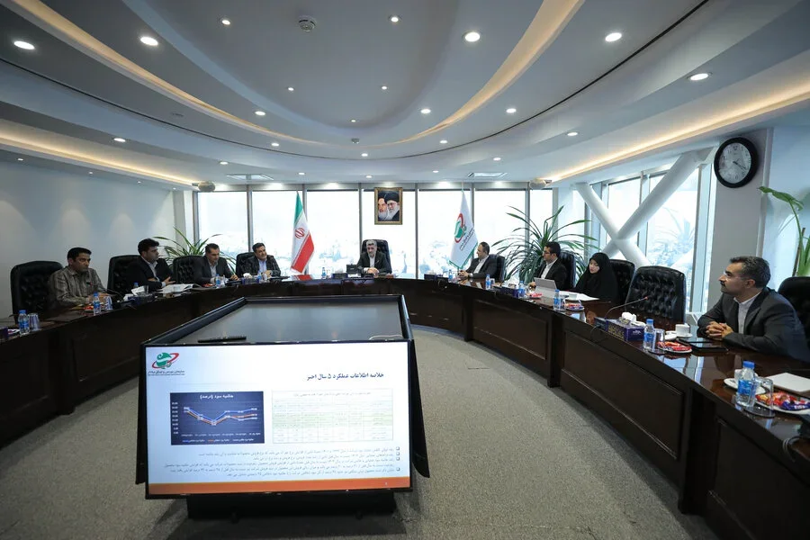 به گزارش پترو جنوب: این نشست در محل ساختمان سازمان بورس و اوراق بهادار با حضور حجت‌اله صیدی، رئیس سازمان بورس و اوراق بهادار، اعضای هیئت‌مدیره و معاونان این سازمان، و هیئت‌مدیره و مدیران ارشد پتروشیمی نوری برگزار گردید.