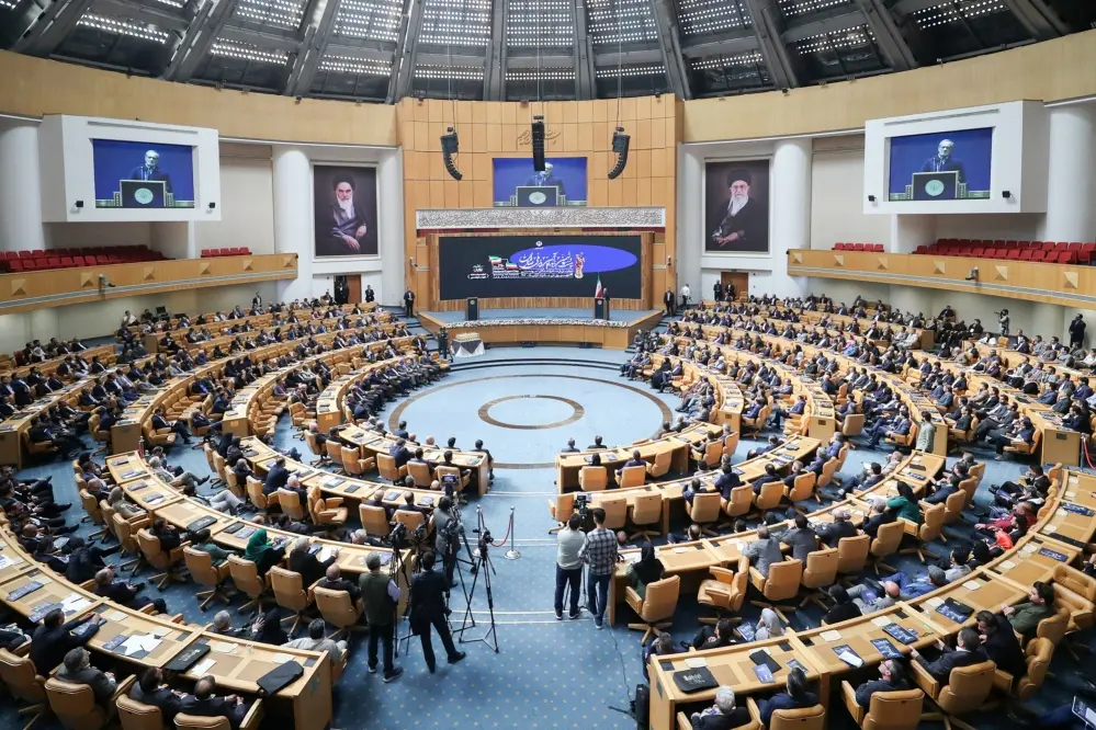 به گزارش پتروجنوب به نقل از روابط عمومی سازمان توسعه تجارت ایران، مراسم بیست و نهمین دوره روز ملی صادرات از 46 صادرکننده در رتبه‌بندی صادرکننده مدال آور، صادرکننده ممتاز، صادرکننده نمونه ملی، صادرکننده شایسته تقدیر، قدردانی شد که این افراد از بین 500 صادرکننده ثبت نام شده در سامانه ارزیابی صادرکنندگان سازمان توسعه تجارت ایران انتخاب شدند. اسامی این منتخبان در ادامه آمده است: