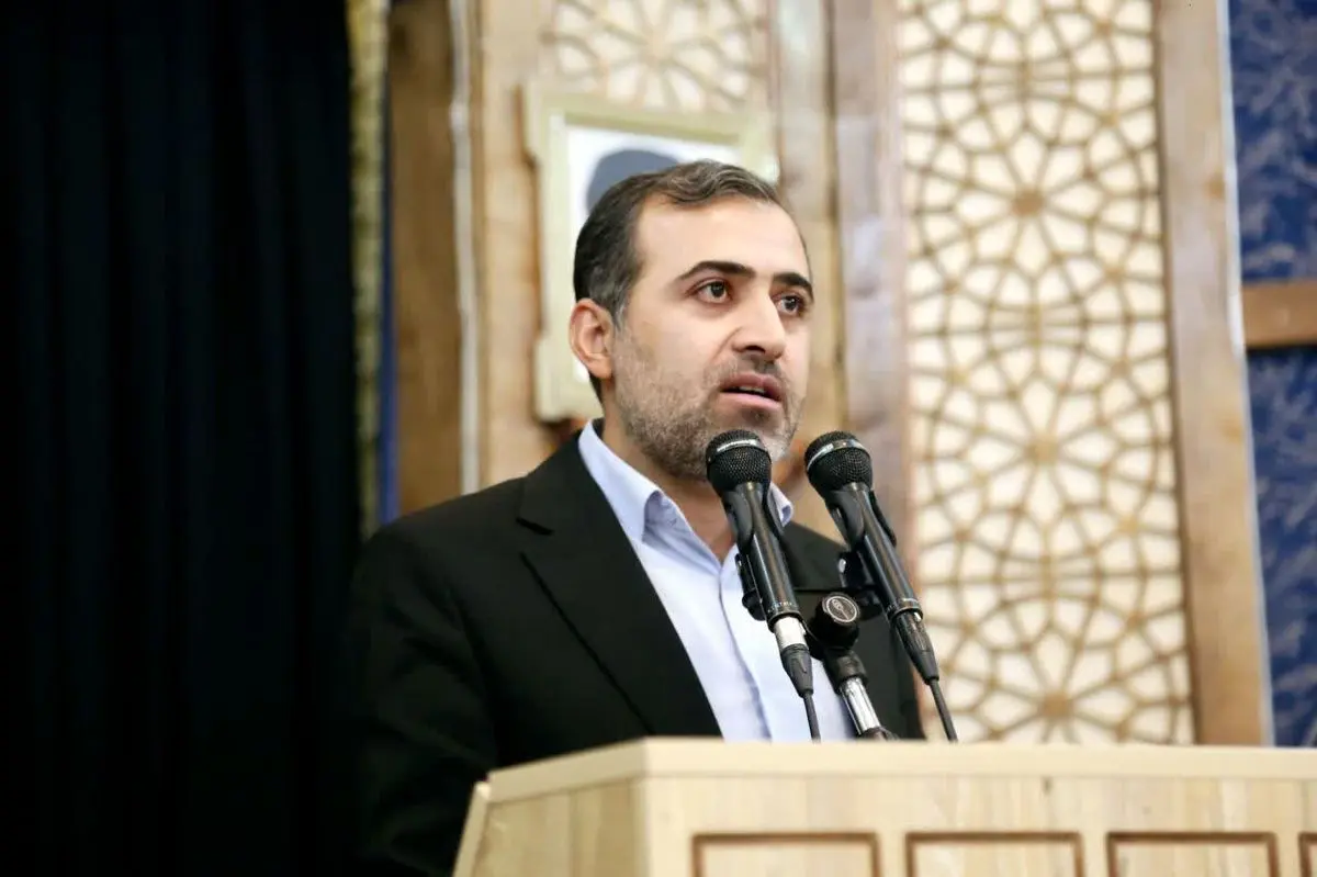 به گزارش پترو جنوب به نقل از ایسنا، سیداسماعیل حسینی امروز شنبه ۱۹ مهر در جمع خبرنگاران در شیراز از سفر اعضای کمیسیون انرژی مجلس شورای اسلامی به استان فارس خبر داد و گفت: با پیگیری‌های انجام شده، دستور کلنگ‌زنی خط لوله انتقال فراورده‌های نفتی مهرآران ـ فسا ـ شیراز با عنوان «خط لوله پارس» از وزیر نفت اخذ شده است که در صورت فراهم شدن مقدمات کار، عملیات اجرایی این پروژه مهم و زیرساختی در سفر کمیسیون انرژی به شیراز آغاز خواهد شد.