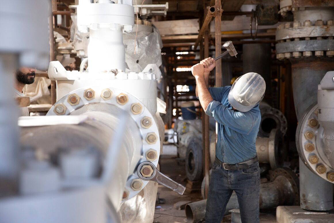 به گزارش پترو جنوب به نقل از شرکت ملی گاز ایران، سعید توکلی در حاشیه بازدید مدیران عامل شرکتهای گاز استانی از دستاوردهای خودکفایی منطقه ۲ عملیات انتقال گاز اظهار کرد: برای ورود و عبور از فصل سرد امسال اقدامهای خوبی انجام شده؛ چراکه مدیریت ناترازی انرژی شرایط خاص عملیاتی را میطلبد تا بتوان با آرامش از فصل سرد سال عبور کرد.