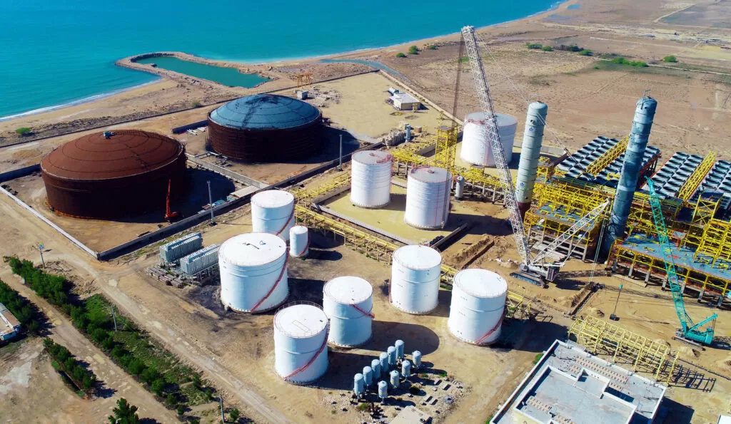 به گزارش پترو جنوب، نزهت از اسفند ۱۴۰۱ مدیرعامل این پتروشیمی بود.