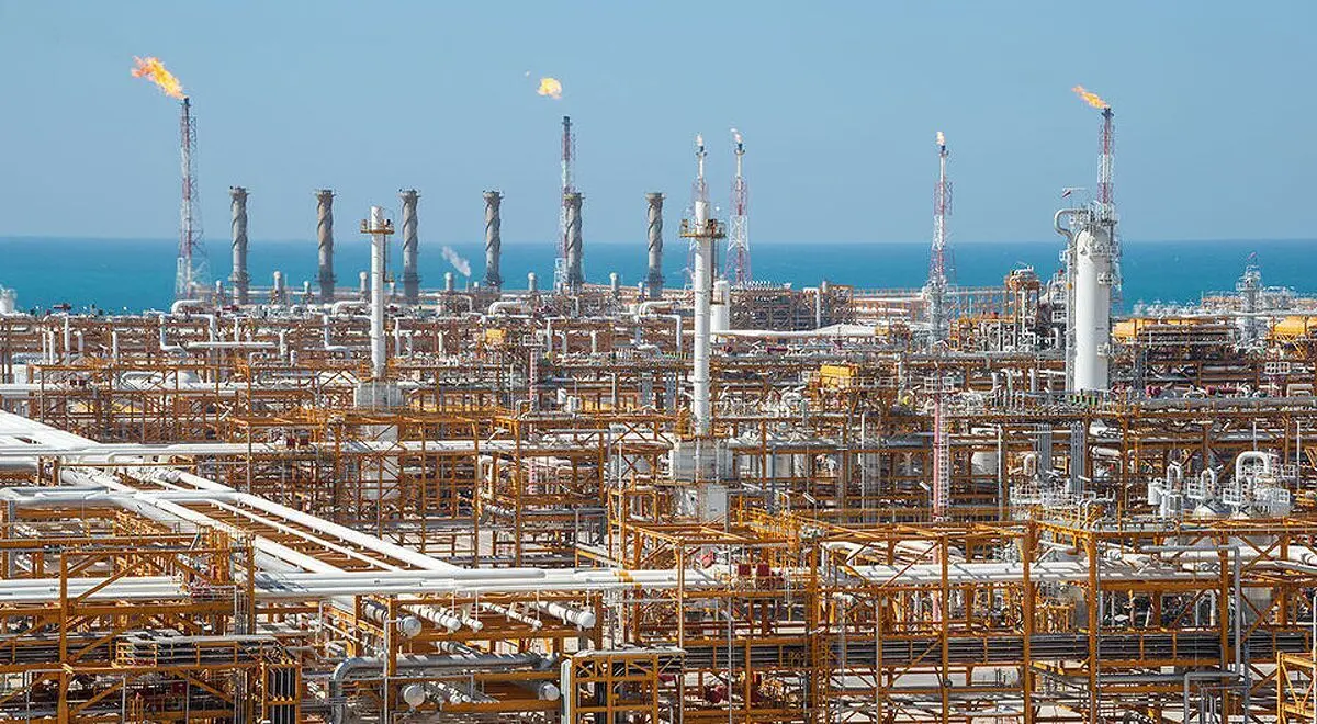 به گزارش پترو جنوب به نقل از شرکت نفت و گاز پارس، تورج دهقانی اظهار کرد: با برنامه‌ریزی دقیق معاونت عملیات و پشتیبانی و تلاش شبانه‌روزی کارکنان و پشتیبانی مؤثر مدیریت‌های ستادی، عملیات تعمیرات اساسی سکوهای دریایی پارس جنوبی امسال با اجرای بیش از ۱۵ هزار دستور کار و صرف حدود ۱۶۰ هزار نفرساعت کار با موفقیت به انجام رسید.