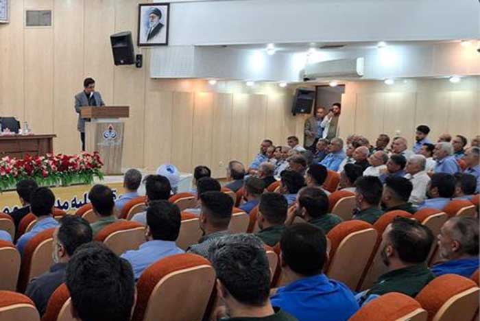 به گزارش پترو جنوب به نقل از روابط‌عمومی و امور بین‌الملل پتروشیمی امیرکبیر، شرکت‌کنندگان در نشست صمیمی سرپرست شرکت با پرسنل ایثارگر، ضمن آشنایی با مفاد بخشنامه ابلاغی مدیرعامل وقت سازمان تامین اجتماعی، با متن قانون مصوب ابلاغی به شرکت‌ها نیز آشنا شده و بندهای مختلف آن را مورد بررسی قرار دادند.