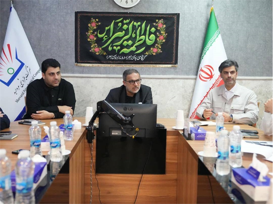 به گزارش پتروجنوب به نقل از روابط عمومی و امور فرهنگی پتروشیمی مروارید؛ در جریان این بازدید، که با حضور حسام خوشبینفر مدیرعامل پتروشیمی مروارید و جمعی از مدیران فنی و عملیاتی شرکت برگزار شد، آخرین وضعیت آمادگی واحدهای عملیاتی برای آغاز عملیات اورهال و لودکاتالیست اتیلن اکساید مورد بررسی قرار گرفت و گزارش کاملی از برنامهریزیها، تدارک قطعات و هماهنگی تیمهای اجرایی ارائه شد.