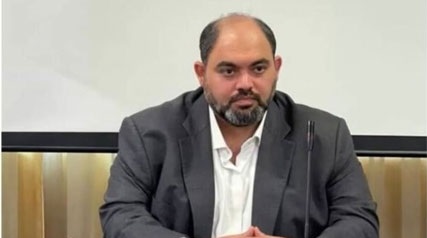 به گزارش پترو جنوب؛ دکتر امیر اکبری مدیرعامل این شرکت اجرای طرح جامع اصلاح فرایند در بخش گرم واحد الفین را یکی از گام‌های بنیادین در ارتقای بهره‌وری و پایداری تولید دانست و تأکید کرد که این واحد، به‌عنوان قلب تپنده‌ی مجتمع، نقشی مستقیم در ظرفیت عملیاتی و کیفیت محصولات دارد. وی گفت اجرای اصلاحات ساختاری، پاسخی علمی به چالش‌های رسوب‌گذاری و گرفتگی تجهیزات محسوب می‌شود و با نگاهی بلندمدت به پایداری فرایند و کاهش هزینه‌های تولید طراحی شده است.