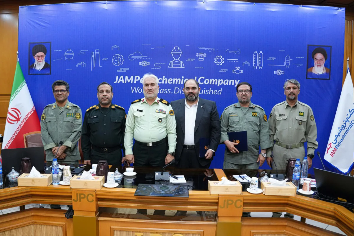 به گزارش پتروجنوب به نقل از روابط‌عمومی و امور بین‌الملل پتروشیمی جم، این تفاهم‌نامه با امضای دکتر امیر اکبری مدیرعامل شرکت پتروشیمی جم و دکتر عبدالرحمن مرادزاده مدیرکل حفاظت محیط زیست استان بوشهر ، با هدف صیانت از زیست‌بوم‌های حساس ساحلی، توسعه فرهنگ حفاظت محیط زیست، آموزش و توانمندسازی جوامع محلی و نیز اجرای طرح‌های آموزشی، پژوهشی و فرهنگی در محدوده پارک ملی دریایی نای‌بند تمدید شد.