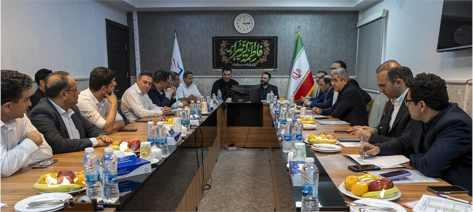 به گزارش پتروجنوب به نقل از روابط عمومی و امور فرهنگی پتروشیمی مروارید؛ در ابتدای جلسه، حسام خوشبینفر مدیرعامل پتروشیمی مروارید ضمن خیرمقدم به مدیرعامل بانک شهر و هیات همراه، گزارشی از وضعیت تولید، برنامههای آینده و رویکردهای مدیریتی این شرکت ارائه کرد.