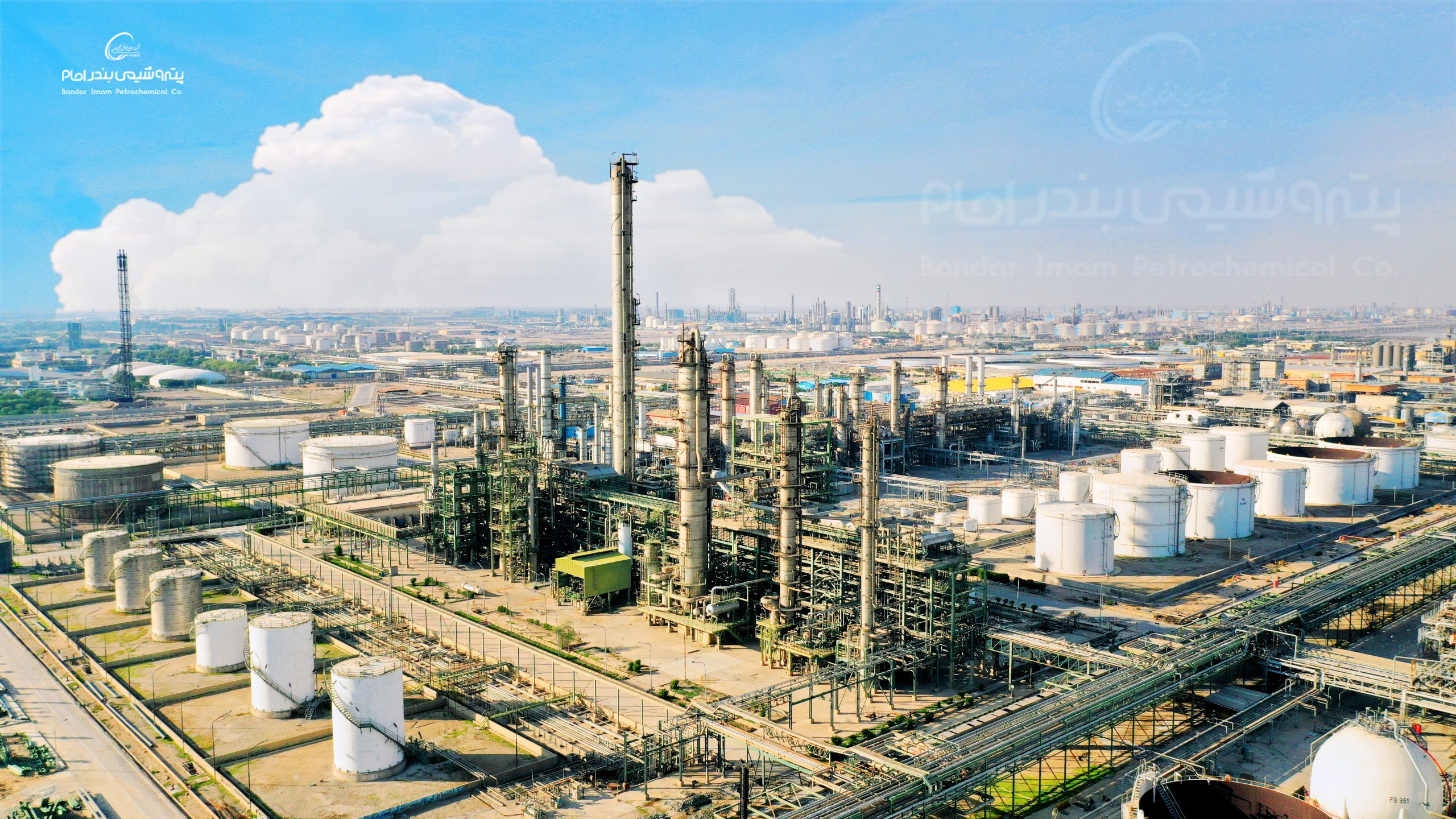 به گزارش پتروجنوب به نقل از روابط عمومی پتروشیمی بندرامام، پروژه تعویض و بومی‌سازی سیستم حیاتی SFC (Static Frequency Converter) در نیروگاه این مجتمع با موفقیت به بهره‌برداری رسید. این اقدام در راستای افزایش قابلیت اطمینان تجهیزات، کاهش وابستگی به منابع خارجی و توسعه توان فنی و مهندسی داخلی انجام شد و به‌عنوان یکی از دستاوردهای شاخص سال ۱۴۰۴ این شرکت به ثبت رسید.