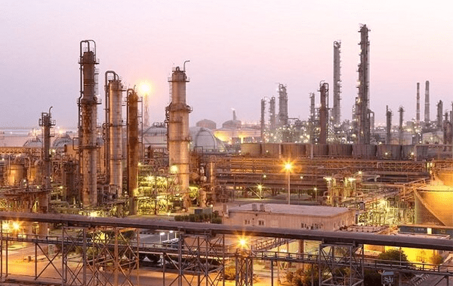 به گزارش پترو جنوب به نقل از مهر، حمیدرضا عجمی، مدیر سرمایه‌گذاری شرکت ملی صنایع پتروشیمی در رابطه با برنامه هفتم گفت: در حال حاضر نزدیک به ۱۱۰ میلیون تن ظرفیت محصولات پتروشیمی وجود دارد که بر اساس برنامه هفتم توسعه باید به ۱۳۱.۵ میلیون تن برسد که این میزان از ظرفیت به سرمایه گذاری ۲۶ میلیارد دلار لازم است که تا کنون ۱۲ میلیارد ان محقق شده و مابقی آن نیز محقق می‌شود.