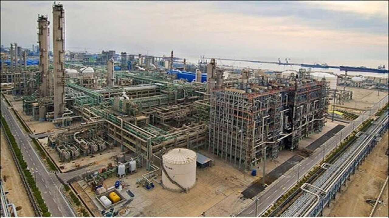 به گزارش پترو جنوب به نقل از ایرنا، حسن عباس‌زاده اعلام کرد: سال گذشته با سرمایه‌گذاری انجام‌شده در پنج استان‌ با عنوان پویش کاهش ۱۰ درصدی مصرف گاز، اقدامات موثری از جمله تعویض تجهیزات گرمایشی و اصلاح موتورخانه‌ها صورت گرفت و در کنار آن، گفتمان‌سازی و فرهنگ‌سازی از طریق نخبگان منتخب ایجاد شد که در نتیجه، طرح به کاهش ۱۰ درصدی مصرف گاز در جامعه هدف دست یافت.