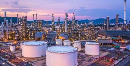 به گزارش پترو جنوب به نقل از تسنیم، حمید پورمحمدی، رئیس سازمان برنامه و بودجه کشور، در تاریخ 12 آذرماه مصوبه شورای اقتصاد درخصوص دستورالعمل نحوه صدور مجوز صادرات فرآورده‌های نفتی اصلی در راستای پرداخت مطالبات شرکت‌های پالایش نفت را ابلاغ کرد.