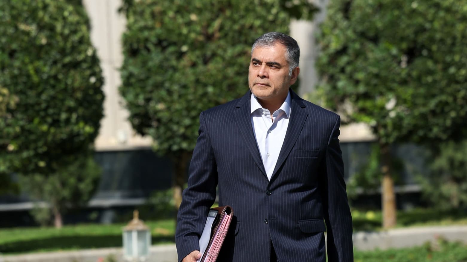 به گزارش پترو جنوب به نقل از ایسنا، محسن پاک نژاد در حاشیه جلسه امروز هیئت دولت در جمع خبرنگاران در پاسخ به سوالی در خصوص تدابیر دولت برای تامین سوخت برای نیروگاه‌ها در فصل سرد سال گفت: تأمین سوخت برای نیروگاه‌ها در وضعیت خوب و مطلوبی قرار دارد و تمامی امکانات در این زمینه در به کارگیری شده است.