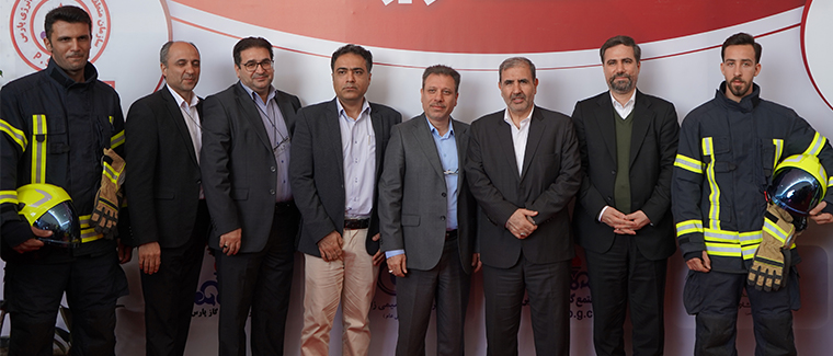 به گزارش پترو جنوب به نقل از روابط عمومی شرکت عملیات غیرصنعتی پازارگاد؛در آیین افتتاحیه هفتمین نمایشگاه تخصصی فناوری اطلاعات،حراست و HSE که با حضور مدیرعامل سازمان منطقه ویژه پارس، مدیرعامل شرکت عملیات غیرصنعتی پازارگاد ، مدیران صنایع مستقر در منطقه پارس و مقامات استان بوشهر برگزار گردید، جایزه دستاورد برتر صنعت نفت، گاز و پتروشیمی به مهندس علی امامی مدیر فناوری اطلاعات شرکت عملیات غیرصنعتی پازارگاد اهدا شد.