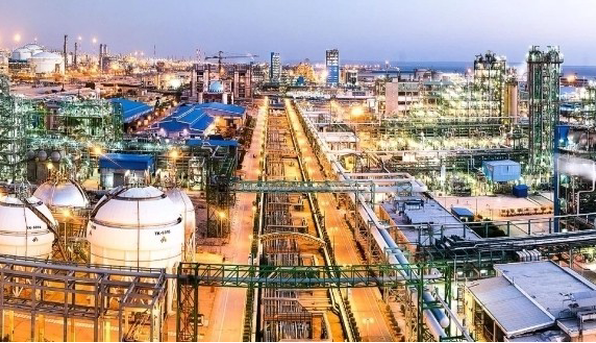 به گزارش پترو جنوب به نقل از مهر، حمیدرضا عجمی در نخستین اجلاس سرمایه‌گذاران صنعت پتروشیمی با تأکید بر نقش دولت در توسعه این صنعت گفت: دولت مکلف است بسترها و ریل‌گذاری‌های لازم را برای حضور فعال و مؤثر بخش خصوصی فراهم کند.