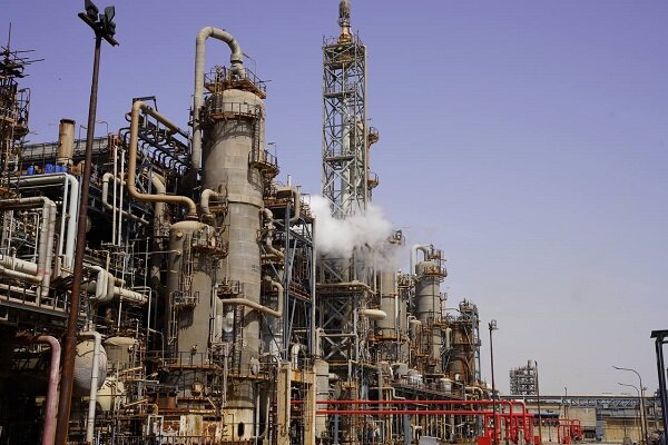 به گزارش پترو جنوب؛ معامله‌گرانی که دنبال شکار فرصت‌های سودآور در عرضه‌های اولیه می‌گردند، نماد «اروند» را به طور جدی زیر نظر گرفته‌اند چراکه این شرکت به عنوان ستون فقرات تولید کلر و پی‌وی‌سی در ایران، وزنه سنگینی برای پرتفوی سهامداران محسوب می‌شود.