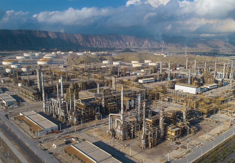 به گزارش پترو جنوب به نقل از تسنیم، سردار سرتیپ پاسدار عبدالرضا عابد، فرمانده قرارگاه سازندگی خاتم الانبیا(ص) در جمع خبرنگاران اظهار داشت: سالگرد تاسیس قرارگاه را تبریک عرض میکنم و امیدوارم این قرارگاه رسالتی را که برعهده گرفته، به نحو احسنت انجام دهیم.