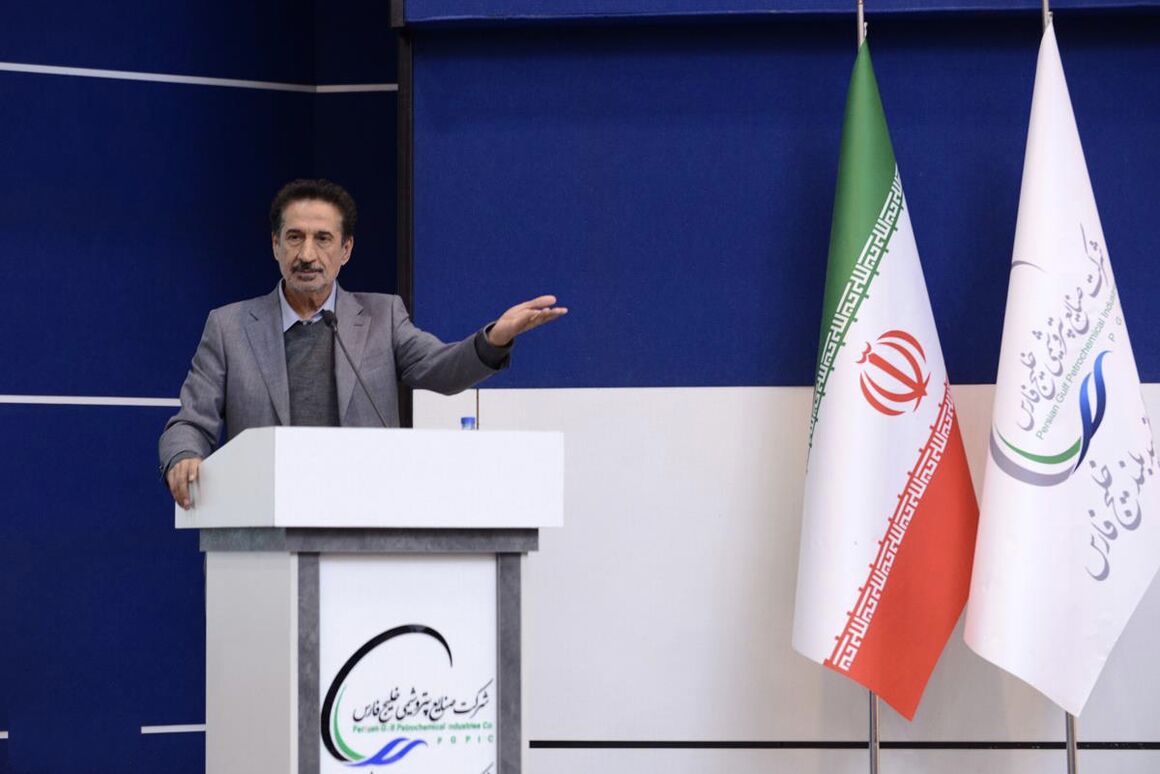 به گزارش پترو جنوب به نقل از شرکت ملی صنایع پتروشیمی، احمد مهدوی‌ابهری امروز (جمعه، ۱۴ آذر) در جریان بازدید اعضای فراکسیون نظارت بر صنعت نفت، گاز و پتروشیمی مجلس شورای اسلامی از مجتمع پالایش گاز بیدبلند خلیج فارس اظهار کرد: این مجموعه یکی از مهم‌ترین سرمایه‌گذاری‌های کشور در حوزه پتروشیمی و محیط‌زیست است که در سال‌های گذشته توانسته جایگاه خود را در صنعت تثبیت کند.