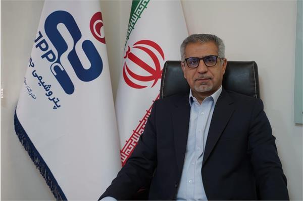 به گزارش پترو جنوب، صنعت پتروشیمی به‌عنوان پیشران تولید، اشتغال، ارزآوری و خلق ارزش افزوده، نقشی بی‌بدیل در تحقق اهداف کلان اقتصادی و تقویت اقتدار ملی ایفا می‌کند و بی‌تردید تداوم این مسیر پرافتخار، مرهون سرمایه انسانی توانمند، نوآوری مستمر و نگاه مسئولانه به توسعه پایدار است.