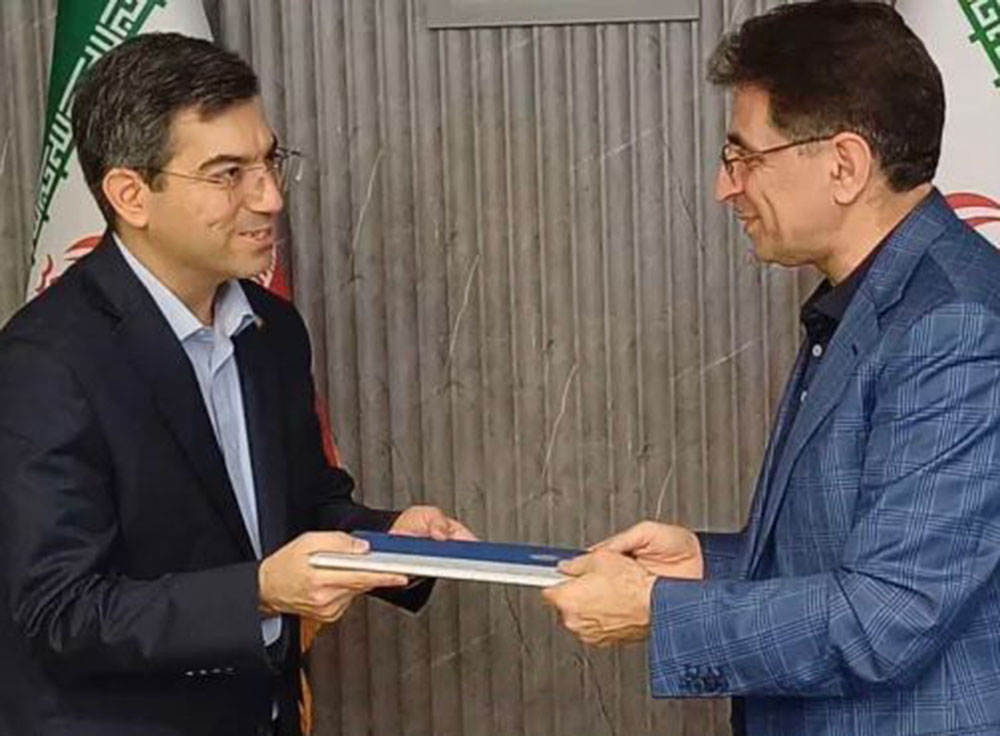 به گزارش پتروجنوب به نقل از صدای پتروشیمی: اعلام پنج شاخص کلی و تکراری مانند «دانش، مهارت، پاکدستی، هماهنگی و شجاعت» بدون ارائه مستندات عینی، نه شفافیت است و نه شایسته‌سالاری؛ صرفاً فهرستی زیبا از واژه‌های بی‌هزینه است.