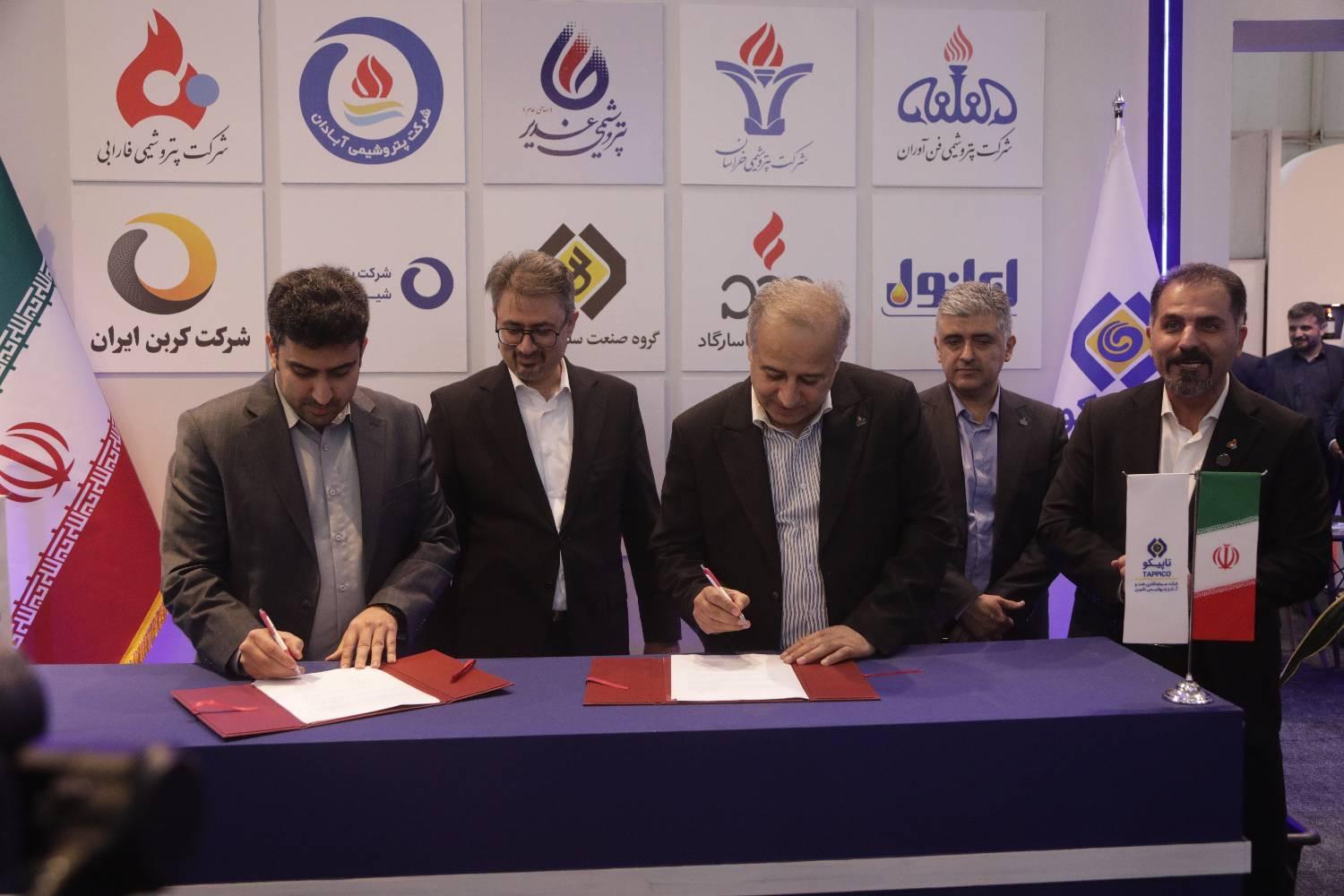 به گزارش پترو جنوب به نقل از روابط عمومی شرکت پتروشیمی فن آوران؛ بر اساس این گزارش، تفاهم‌نامه نخست با بانک سینا در حوزه خدمات و ابزارهای مالی منعقد شد. این همکاری با رویکرد تأمین مالی پروژه‌های توسعه‌ای، طراحی راهکارهای نوین اعتباری و بهره‌گیری از ظرفیت‌های بانکی در پشتیبانی از طرح‌های سرمایه‌گذاری شرکت صورت گرفته است.