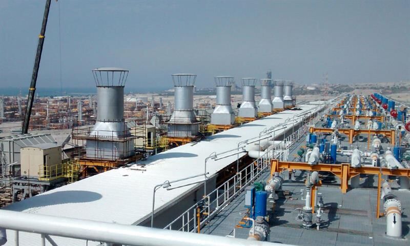 به گزارش پترو جنوب به نقل از مهر، حسن عباس‌زاده، مدیرعامل شرکت ملی صنایع پتروشیمی، در جمع خبرنگاران درباره وضعیت تأمین گاز واحدهای پتروشیمی اظهار کرد: از جمعه ۲۴ بهمن‌ماه محدودیت‌های گازی برداشته شده و شرکت‌های پتروشیمی می‌توانند گاز مورد نیاز خود را در سقف ظرفیت تعیین‌شده برداشت کنند.