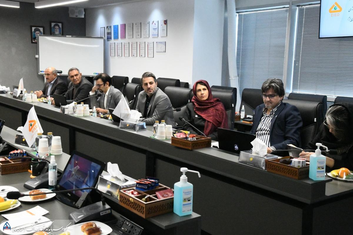 به گزارش پتروجچنوب به نقل از روابط عمومی گروه سرمایه‌گذاری اهداف، نشست هم‌اندیشی روابط عمومی‌های گروه سرمایه‌گذاری اهداف، شرکت مهندسی و ساختمان صنایع نفت و شرکت طراحی و مهندسی صنایع انرژی، با هدف بهره‌گیری حداکثری از ظرفیت‌ها و قابلیت‌های واحدهای روابط عمومی و تبیین نقش سازنده آن‌ها در تقویت تعاملات درون‌گروهی میان هلدینگ‌ها و شرکت‌های زیرمجموعه برگزار شد.