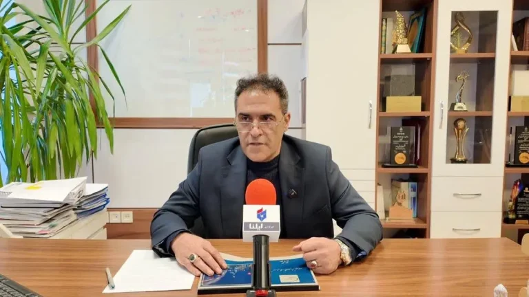 به گزارش پترو جنوب به نقل از ایلنا، یوسف شریفی، مدیرعامل پتروشیمی ایلام به موضوع منابع انسانی اشاه کرد و گفت: یکی دیگر از موضوعات مهم، وضعیت نیروی انسانی و سیاست‌های استخدامی در استان ایلام است. با توجه به اینکه ایلام از استان‌های محروم کشور به شمار می‌رود و مردم از نظر اشتغال در مضیقه هستند. اساساً یکی از اهداف و دلایل اصلی ایجاد پتروشیمی‌ها در زمان تأسیس، ایجاد اشتغال بوده و حتی در اساسنامه نیز موضوع اشتغالزایی مورد تأکید قرار گرفته و بحث سودآوری در اولویت نخست قرار نداشته است.